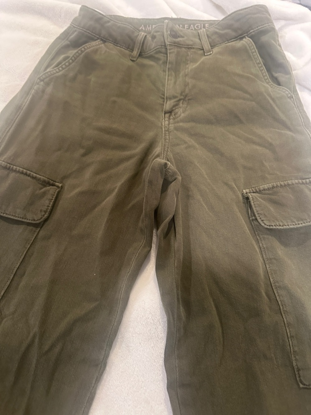 American Eagle Outfitters Olive Green Cargo Pants with Side Pockets